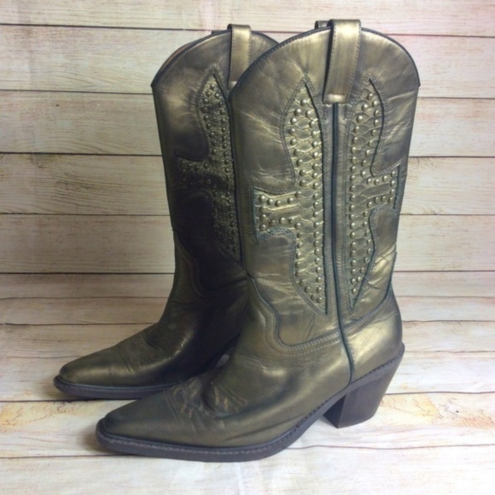 Bakers olive green studded leather cowboy boots. Audrey. Size 9.